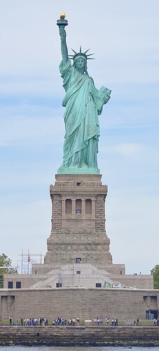 640px-Front_view_of_Statue_of_Liberty_with_pedestal_and_base_2024-3019795902