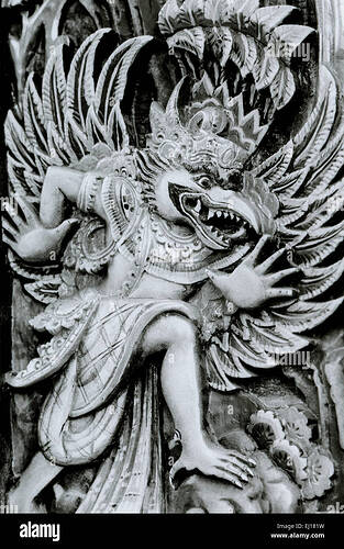hindu-tempel-in-ubud-bali-in-indonesien-in-sudostasien-schnitzerei-skulptur-religion-religiose-teufel-kunst-kultur-geschichte-bose-eskapismus-reisen-ej181w
