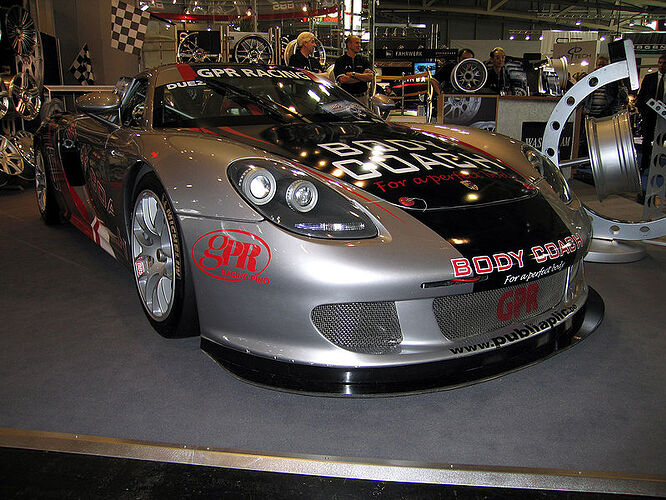 http://upload.wikimedia.org/wikipedia/commons/thumb/8/86/Porsche_Carrera_GT_(IAA_2007).jpg/800px-Porsche_Carrera_GT_(IAA_2007).jpg