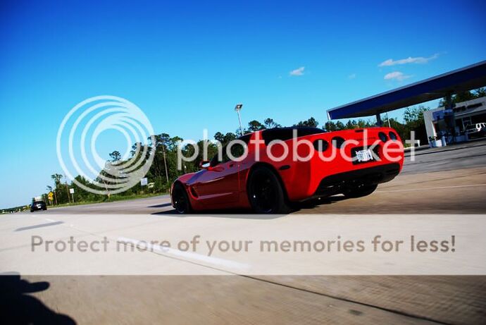http://i22.photobucket.com/albums/b316/TransAmJ/Rollinredvette3.jpg