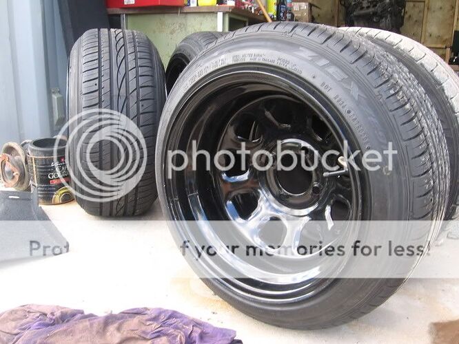 http://img.photobucket.com/albums/v117/ridepinktrucks/IMG_1984.jpg
