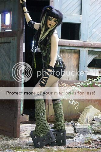 http://i1247.photobucket.com/albums/gg629/ResurrectedPhoto/People/AMY/3.jpg