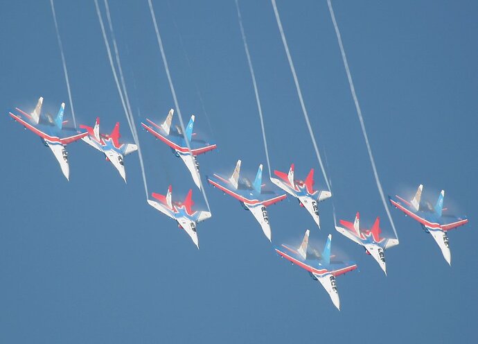 http://www.richard-seaman.com/Aircraft/AirShows/Maks2005/Highlights/KnightsAndSwiftsDiving.jpg