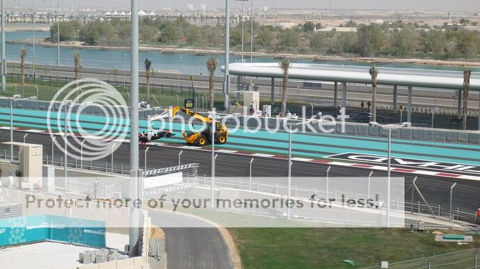 http://i579.photobucket.com/albums/ss234/Eshyn/Abu%20Dhabi/P1000665.jpg