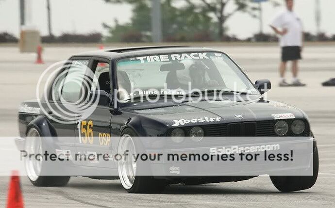 http://i215.photobucket.com/albums/cc158/michaele30/alex_bmw_e30_2006_dc_1.jpg