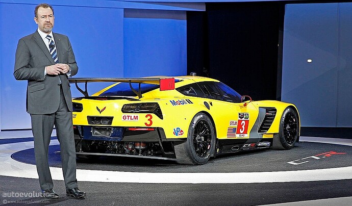 http://s1.cdn.autoevolution.com/images/news/gallery/720/2014-corvette-c7r-breaks-cover-in-detroit-promises-more-track-success-live-photos-720p-6.jpg?1389631902