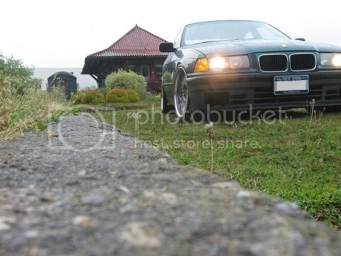 http://i81.photobucket.com/albums/j227/ejroy09/Erics%20Autos/EricsCarStuff004.jpg