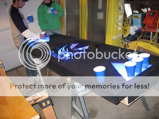 http://i82.photobucket.com/albums/j259/schuman2003/party001.jpg