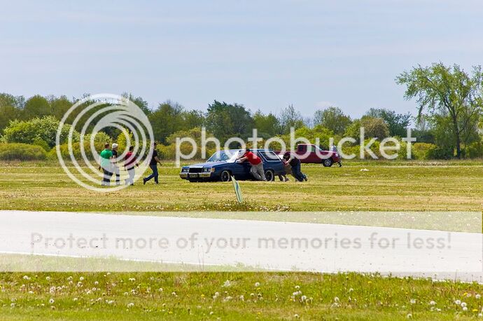 http://i123.photobucket.com/albums/o308/Irina_and_Robert/dunnville%20SummerStart08/stationwagon.jpg