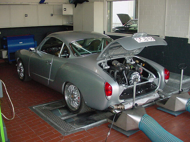 http://www.bader-racing.de/pics/gallery/the_build/normal/PRUEFSTAND4.jpg