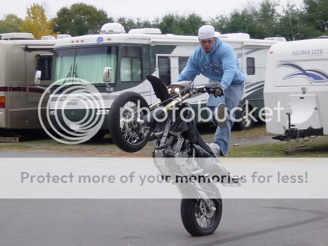 http://i221.photobucket.com/albums/dd299/srt8chick/DSC02091.jpg