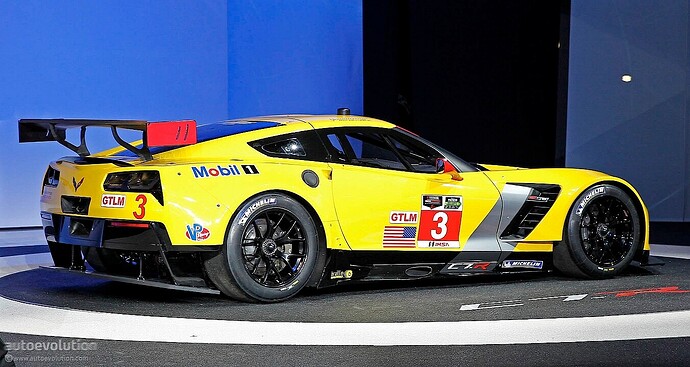 http://s1.cdn.autoevolution.com/images/news/gallery/720/2014-corvette-c7r-breaks-cover-in-detroit-promises-more-track-success-live-photos-720p-4.jpg?1389631902