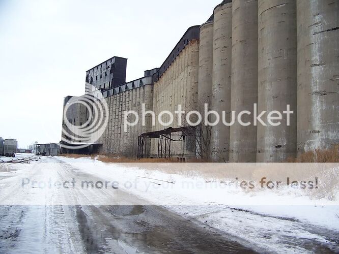 http://i6.photobucket.com/albums/y234/ke20v03in/photography/100_1585.jpg