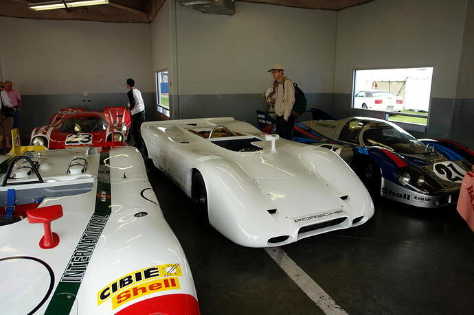 http://www.pelicanparts.com/swapmeet_pics/Rennsport3/Pic217.jpg