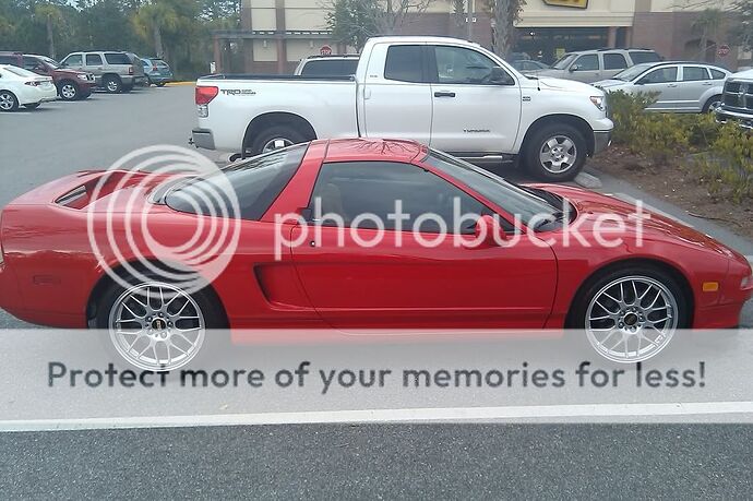http://i267.photobucket.com/albums/ii282/swaiknow/NSX.jpg