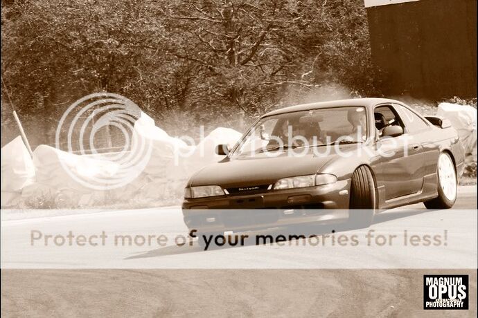 http://i161.photobucket.com/albums/t239/skyline_2099/Snapbucket/09D997A7.jpg