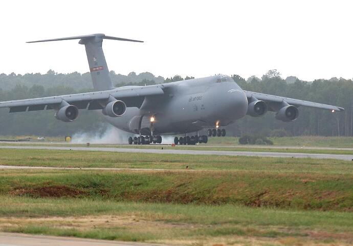 http://www.richard-seaman.com/Aircraft/AirShows/Oceana2005/Highlights/C5Arriving.jpg