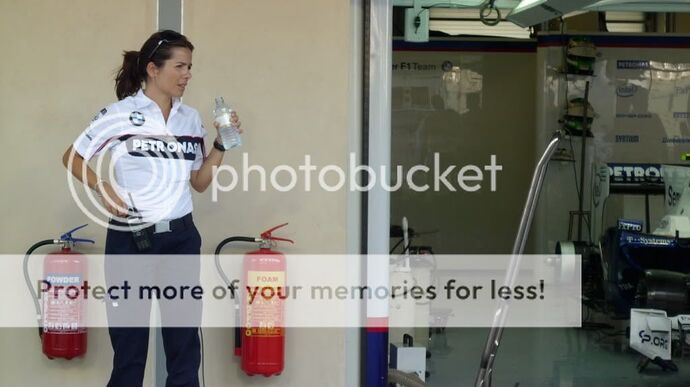 http://i579.photobucket.com/albums/ss234/Eshyn/Abu%20Dhabi/P1000828.jpg