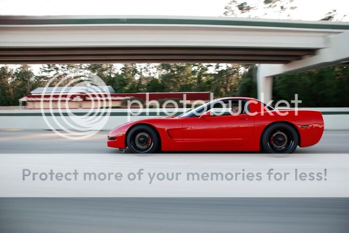 http://i22.photobucket.com/albums/b316/TransAmJ/Rollinredvette6.jpg