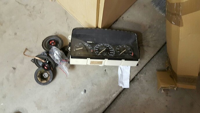 https://c2.staticflickr.com/2/1574/26153945705_ecf3a15f2d_c.jpg
