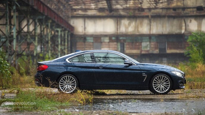http://s1.cdn.autoevolution.com/images/testdrive/gallery/medium/bmw-4-series-review-2013-medium_37.jpg?v=920