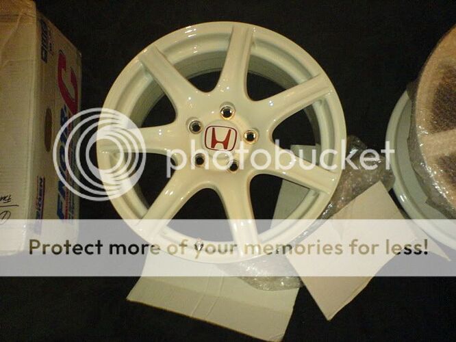 http://i166.photobucket.com/albums/u101/justperry/13449Type_R_Wheel.jpg
