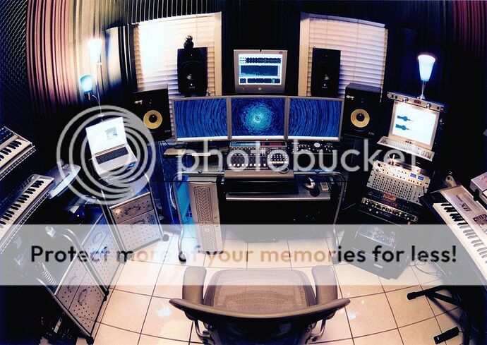 http://img.photobucket.com/albums/v129/EVeRcyCLinG/StudioSmall1.jpg