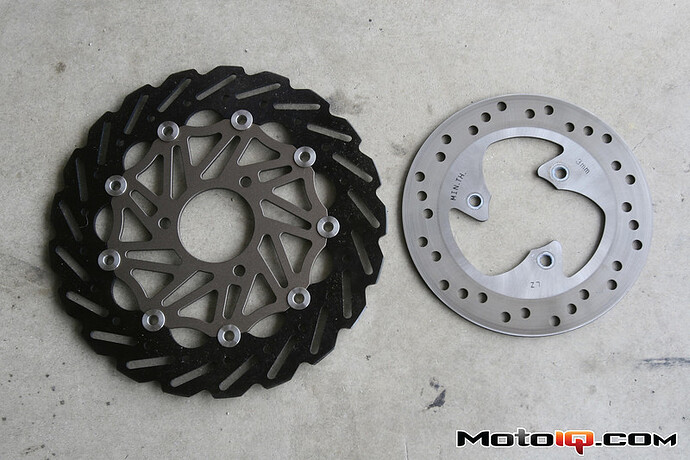 http://photos.motoiq.com/Altermotive/Project-Vehicles/Project-Aprilia-SR50/low-big-rotor/726257091_23oNN-L.jpg