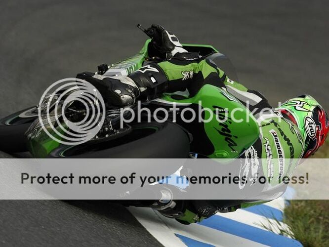 http://img.photobucket.com/albums/v401/calvoracer/Shinya_Nakano_Motegi_02.jpg
