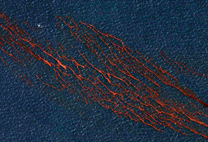http://inapcache.boston.com/universal/site_graphics/blogs/bigpicture/deepwater_04_30/d31_23207901.jpg
