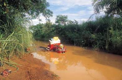http://www.horizonsunlimited.com/newsletter/images2003/2003-03-01_SjaakLucassen-Africa.jpg