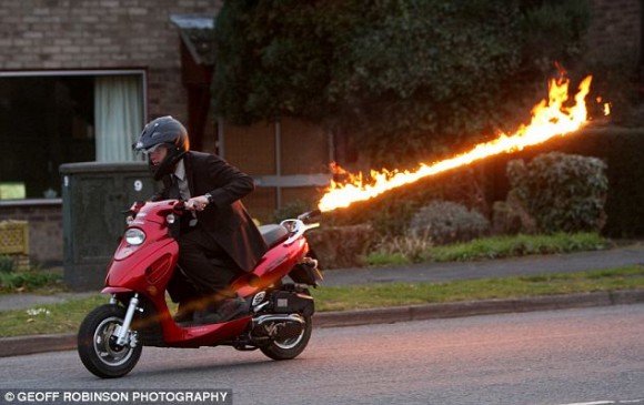 http://1.bp.blogspot.com/_AT7H_X-Ps8U/S6vgvj6N40I/AAAAAAAAAac/BRP8uVj61_M/s1600/flamerthrowing-scooter-580x365.jpg