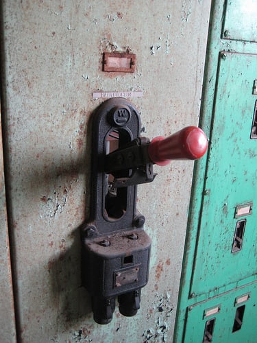 http://www.geekosystem.com/wp-content/uploads/2010/06/big-switch.jpg
