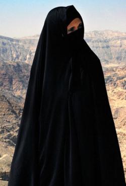 http://jacquelined.files.wordpress.com/2008/04/arab-woman.jpg