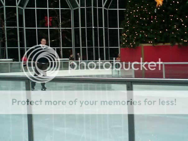 http://i462.photobucket.com/albums/qq347/Cheeks485/brad.jpg