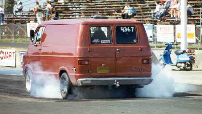 http://www.koracing.net/alik/VanBurnout2.jpg