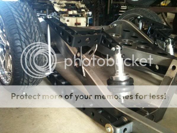 http://i195.photobucket.com/albums/z48/chesterthe/luxframe.jpg