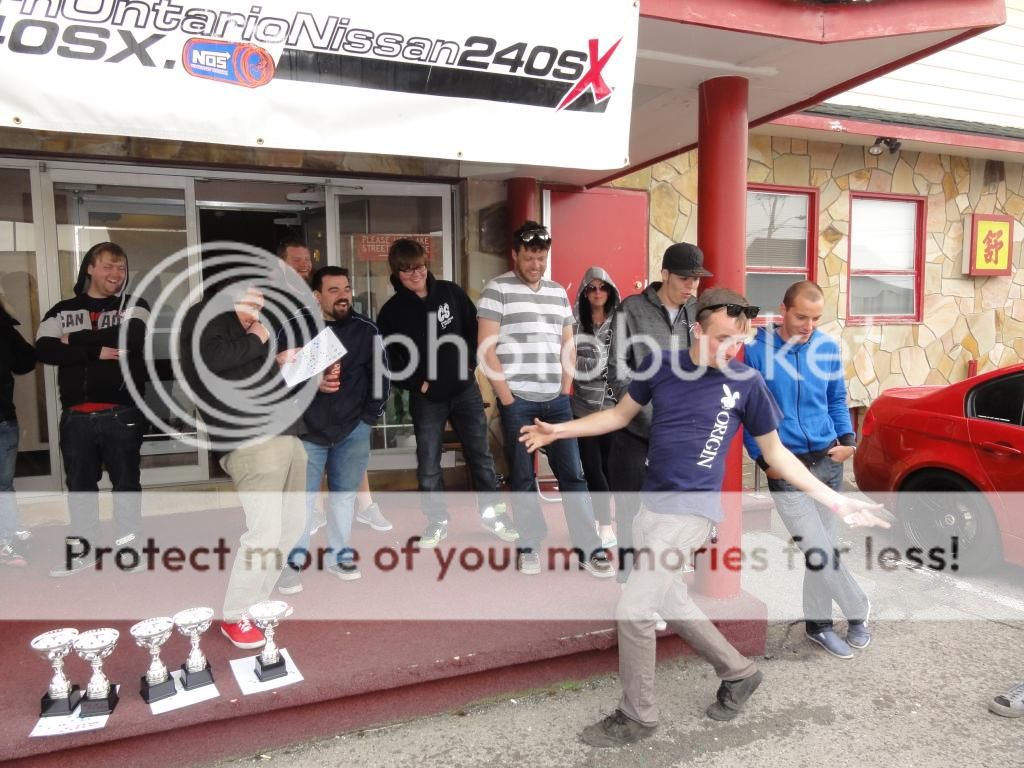 http://i609.photobucket.com/albums/tt179/rb2650/DSC05309.jpg