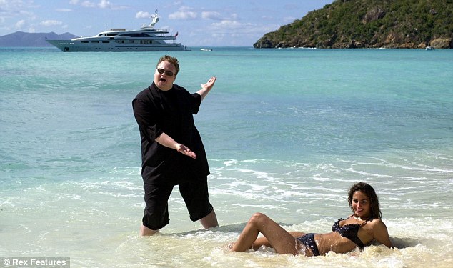 http://i.dailymail.co.uk/i/pix/2012/01/21/article-2089138-1163095A000005DC-225_634x375.jpg