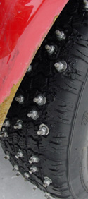 http://www.vermontracing.com/projects/project_steve/702/ice_racing_tires/ice_tires_one/bolts_tire.jpg