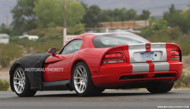 http://images.thecarconnection.com/med/2013-dodge-viper-test-mule-spy-shots_100359214_m.jpg
