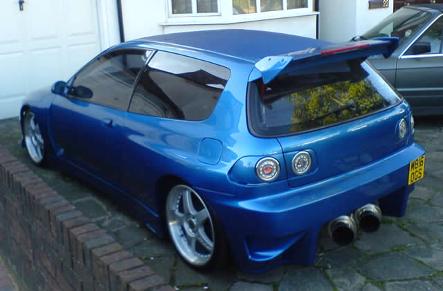 http://www.barryboys.co.uk/photos2/diz_blue_civic_big_zorsts2.jpg
