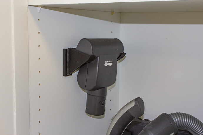 _MG_3414_HandheldPowerBrushOnHangers.jpg