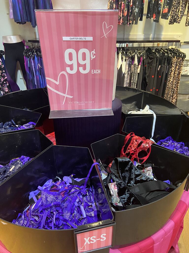 victoria-secret-outlet-shopping-hauls-discourse